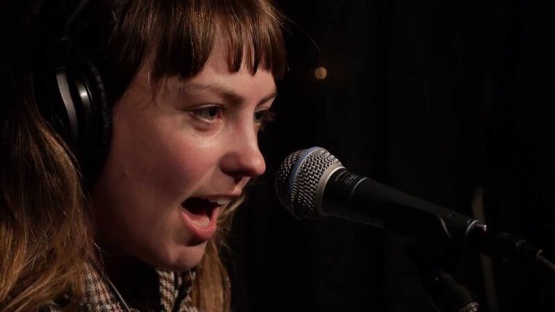 Sweet Dreams - Angel Olsen Testo della canzone