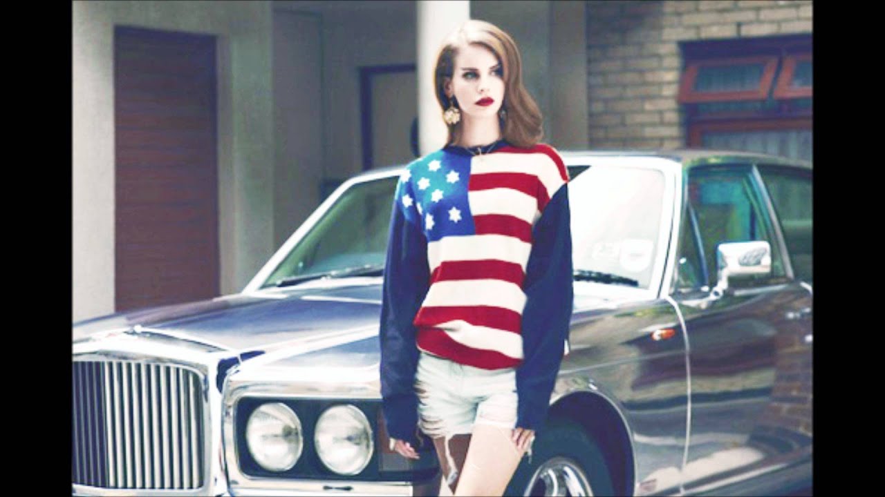 She s not me lana del rey. Lana Rolls. Свитшот Lana del Rey. Axl Rose and Lana del Rey. Big Spender костюмы.